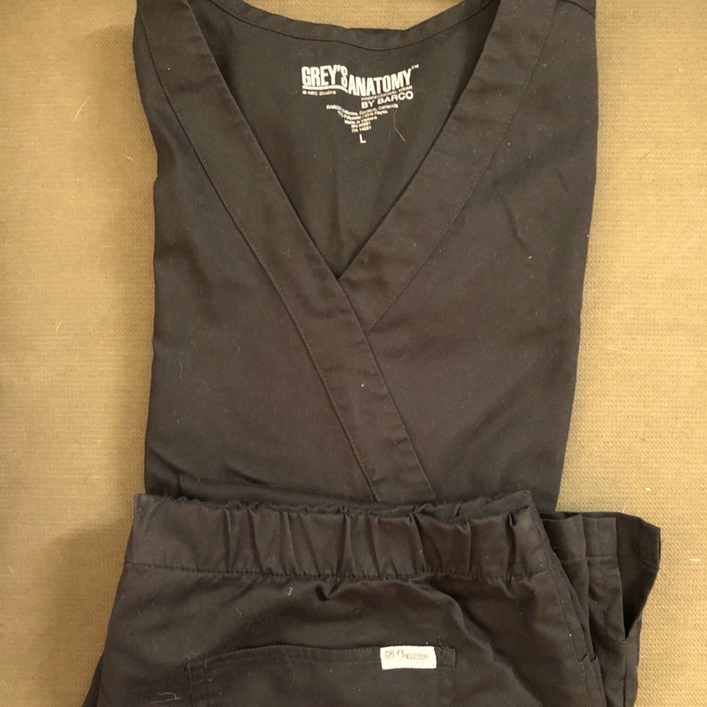 Grey’s Anatomy scrubs (Black)
